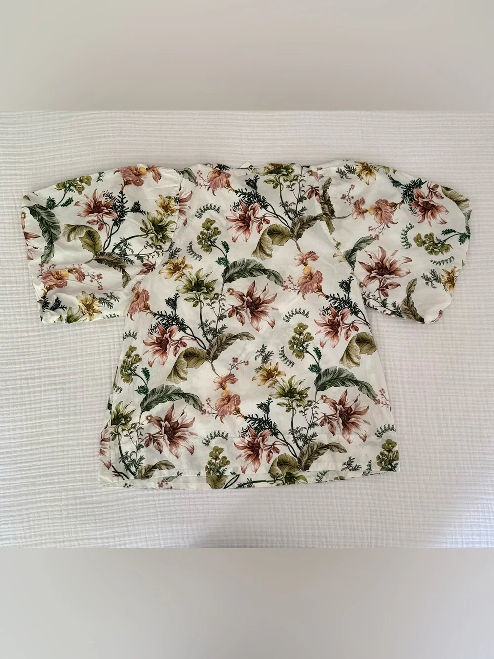 Anthropologie v-neck puff sleeve blouse, NWT. Size M, cream and floral print.
